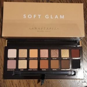 Anastasia Beverly Hills  Soft Glam Palette